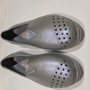 Bob's Sparkley Vibrant rubber shoe in silver and white with perforation holes.